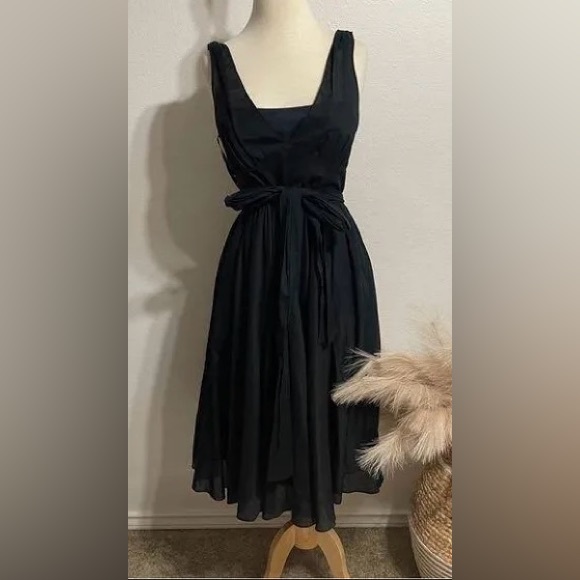 ISO (size 10 or 12) Banana Republic flowy cotton black tie v-neck dress - Picture 4 of 4